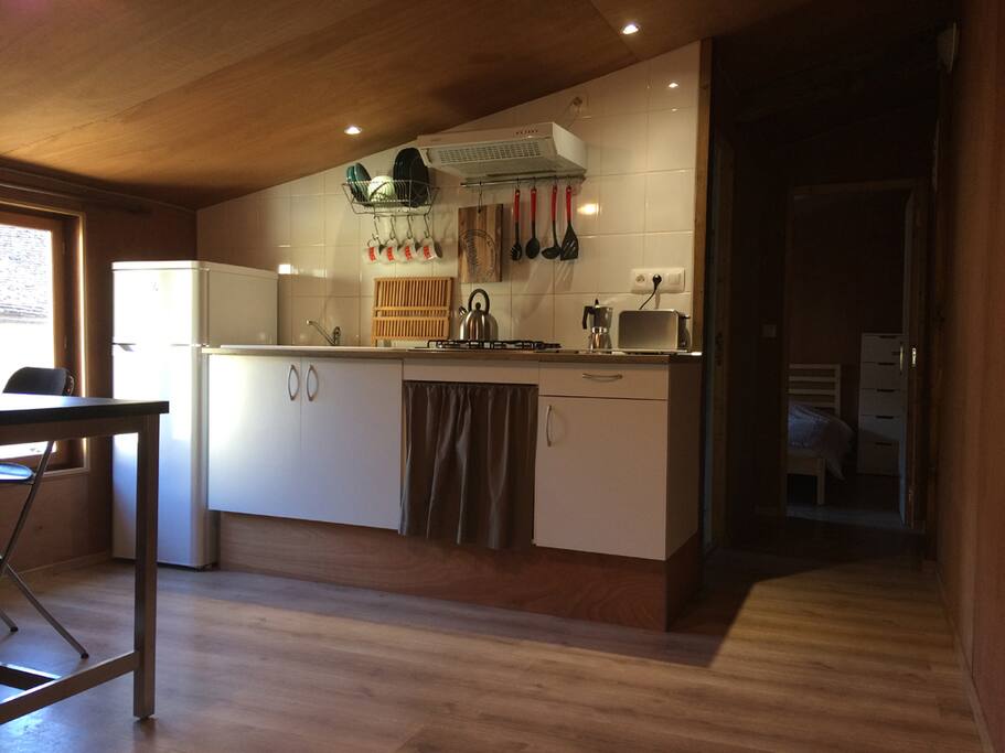 kitchen/dining: fully equipped