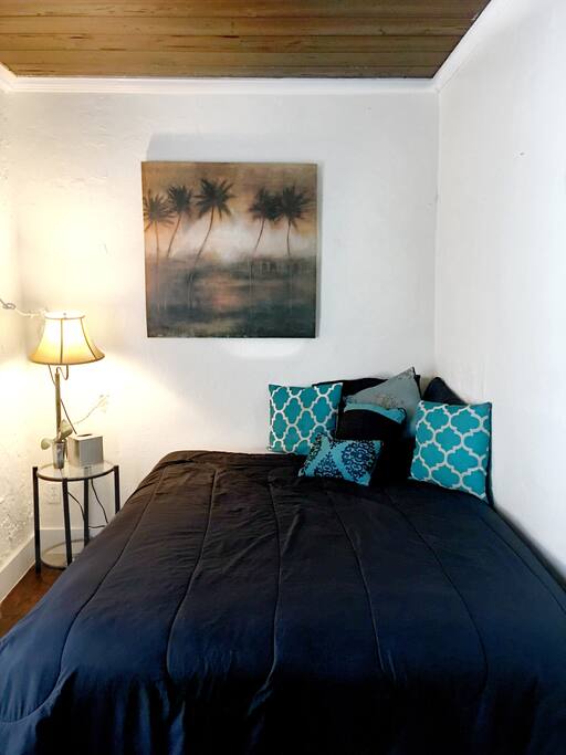 Bedroom with Queen bed