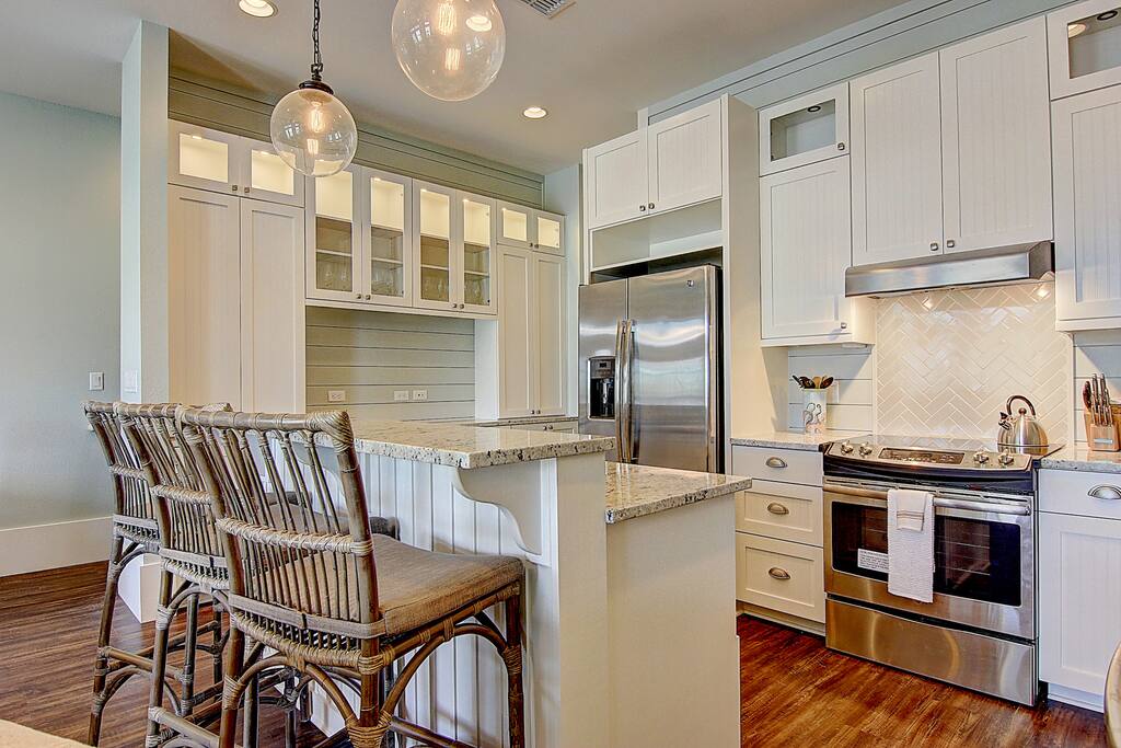 Beach Crush TC 7102-Breakfast Bar and Kitchen