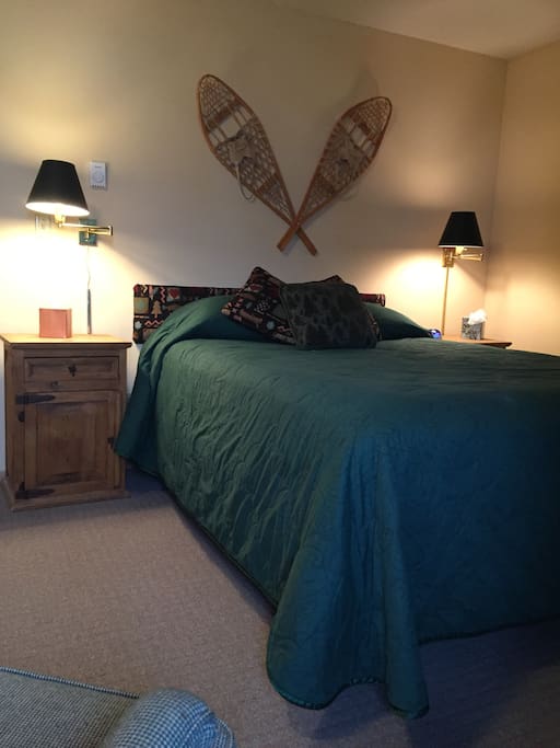 Queen sized bed in bedroom