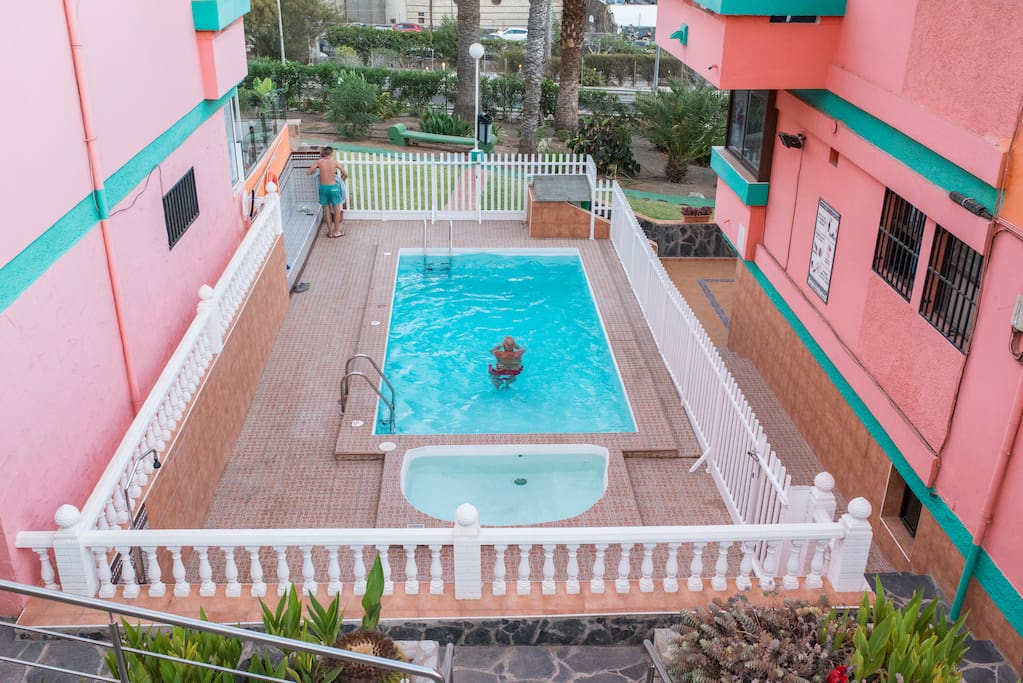 Piscina de la comunidad acogedora