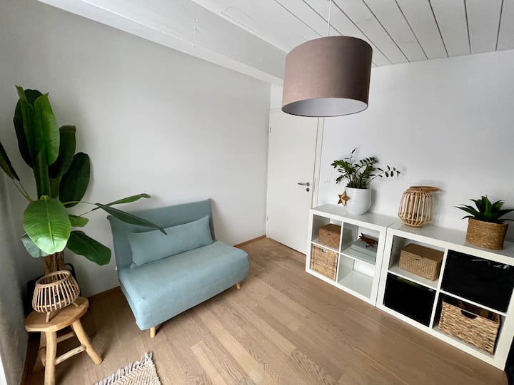 Spavaća soba 1 s kabrioletom na 1 mjesto s nadmadracem dimenzija 8 cm x 90 X 190 cm.