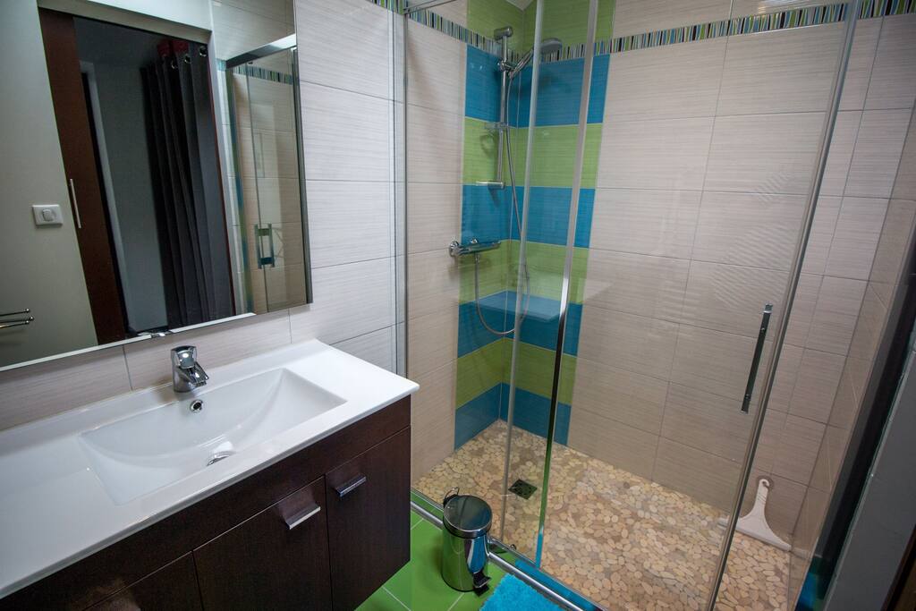 Salle de douche privative.