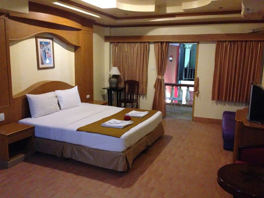 Big Room With Balcony Facing the Street