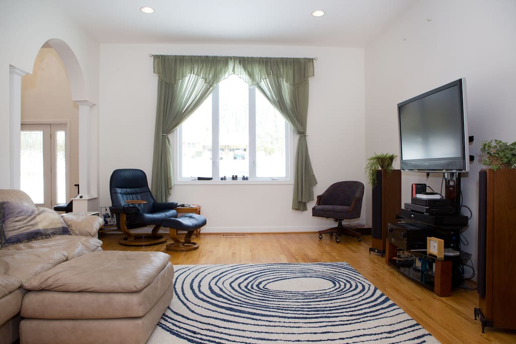 Living Room 2, sitting space, TV and Bose bluetooth Stereo