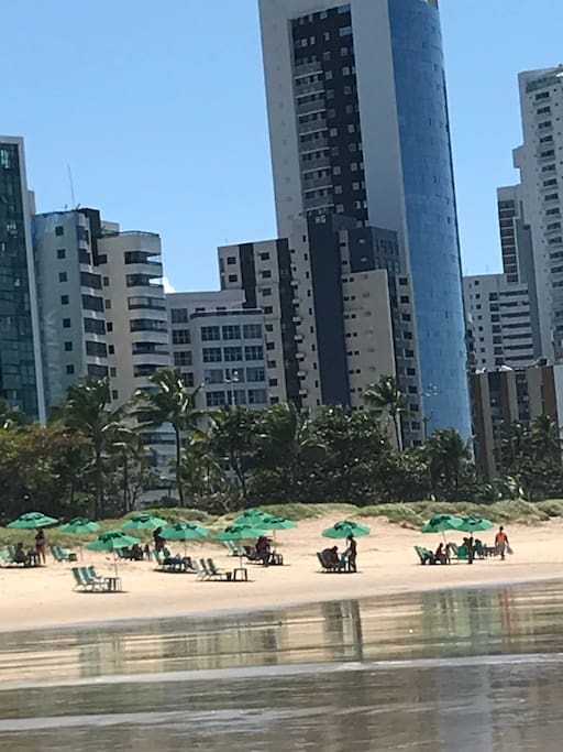 Vista do prédio pela praia