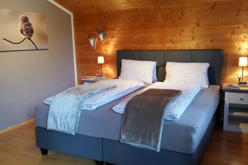 Schlafzimmer 2 mit Boxspringbetten