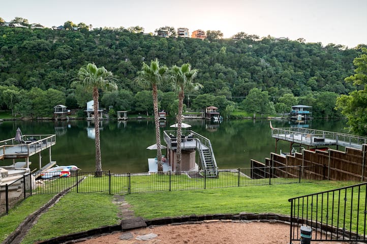 Luxury Lake Austin Home – Child and Dog Friendly!