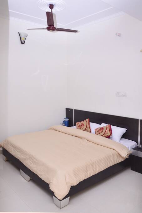 Deluxe Bed Room