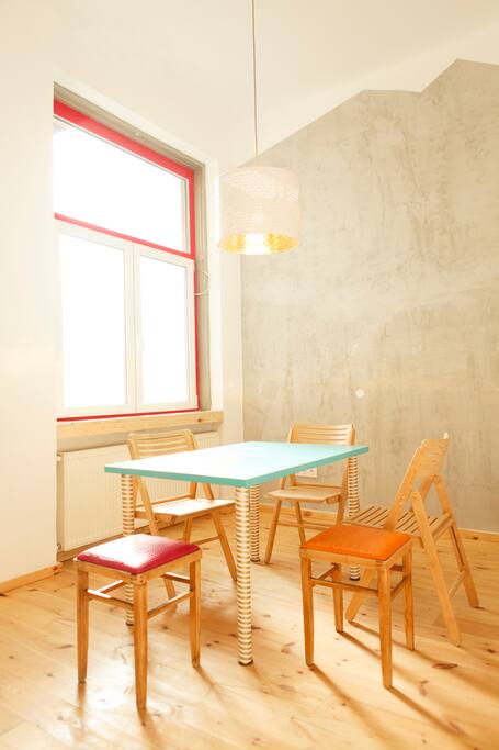 Dining rable in room 1