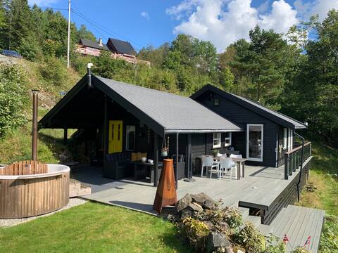 Cozy cabin with a lovely sea view
