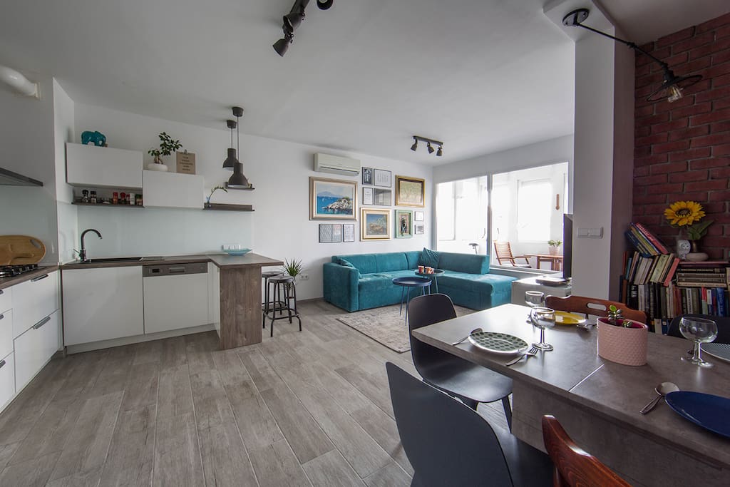 Spacious and cozy open concept - Living room, dining area, breakfast bar and kitchen