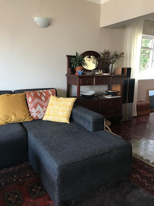 Lounge/dining room area