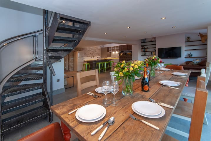 Airbnb Square And Compass Vacation Rentals Places To Stay