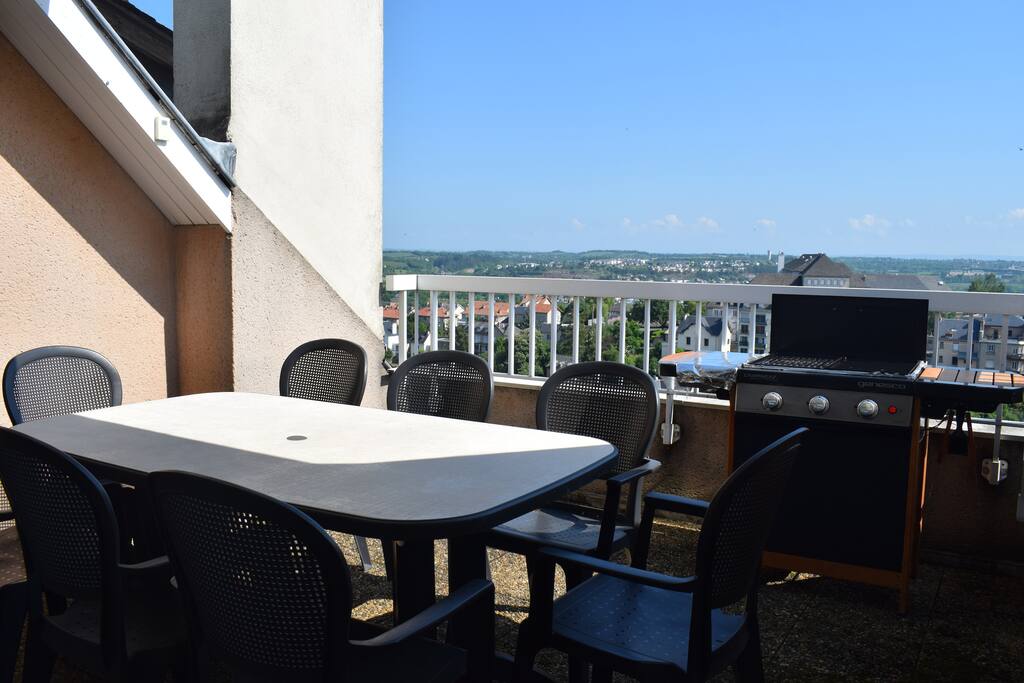 Terrasse 2 avec vue sur l'Aubrac