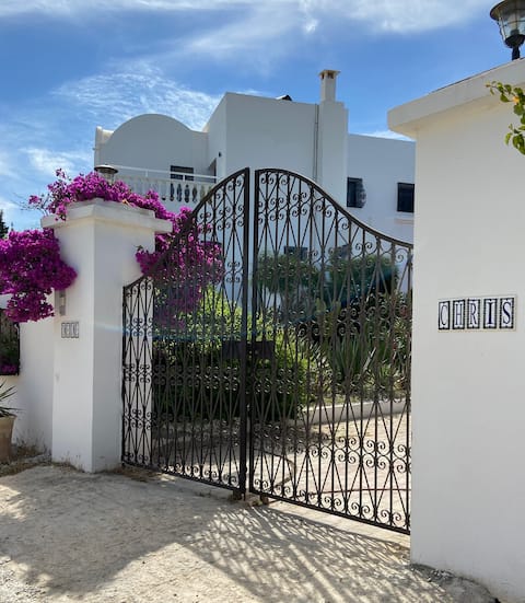 Spacious apartment with sea view.