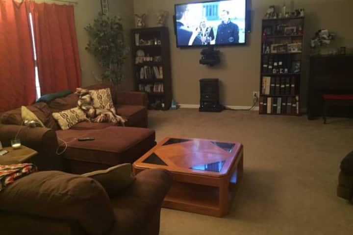 Black & White Queen Br W/hot Tub By Grand Park! - Carmel, IN
