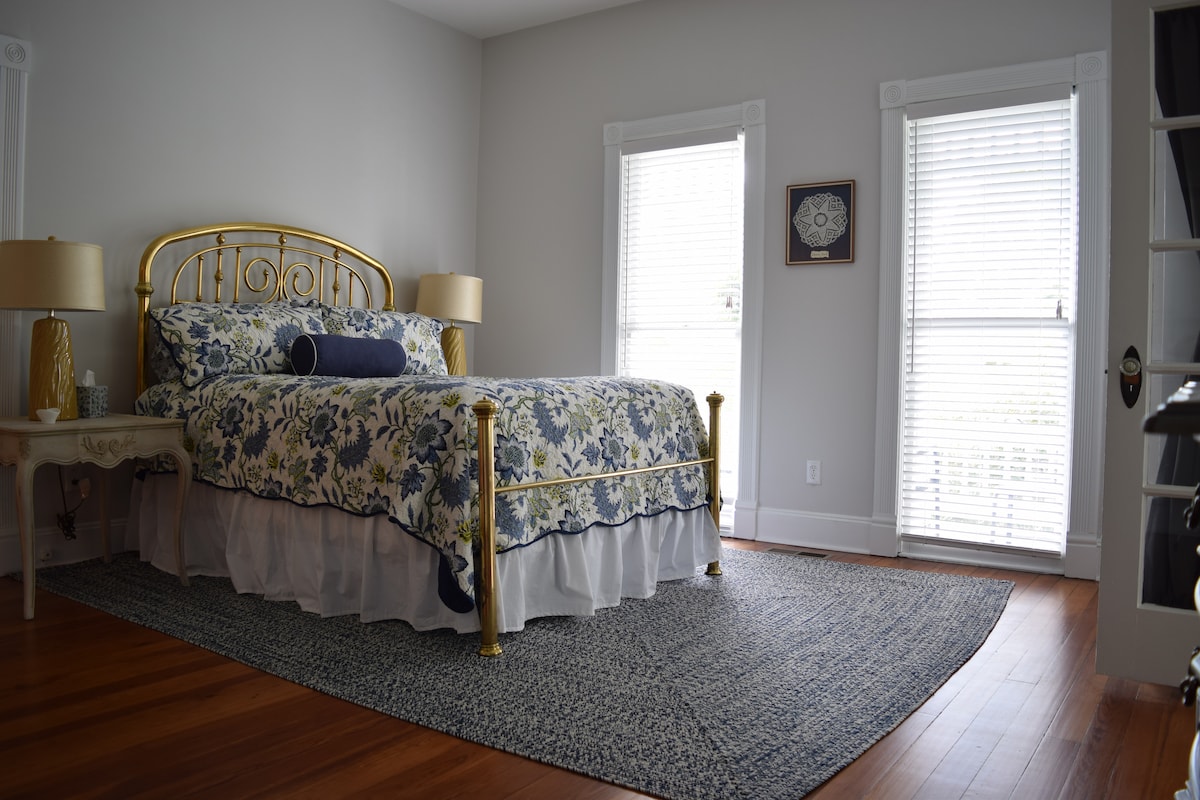 Second bedroom -Queen
First floor