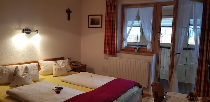 חדר עם מקלחת, שירותים, טלוויזיה בלווין ומרפסת !