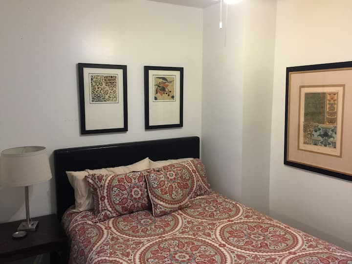 ห้องนอนเตียงควีนไซส์