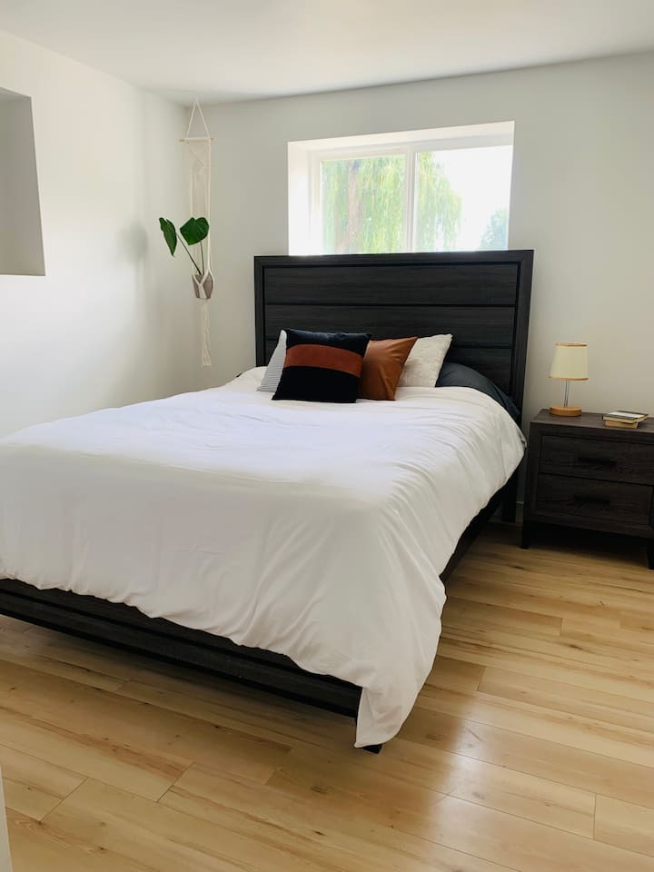 Third bedroom, Queen Bed