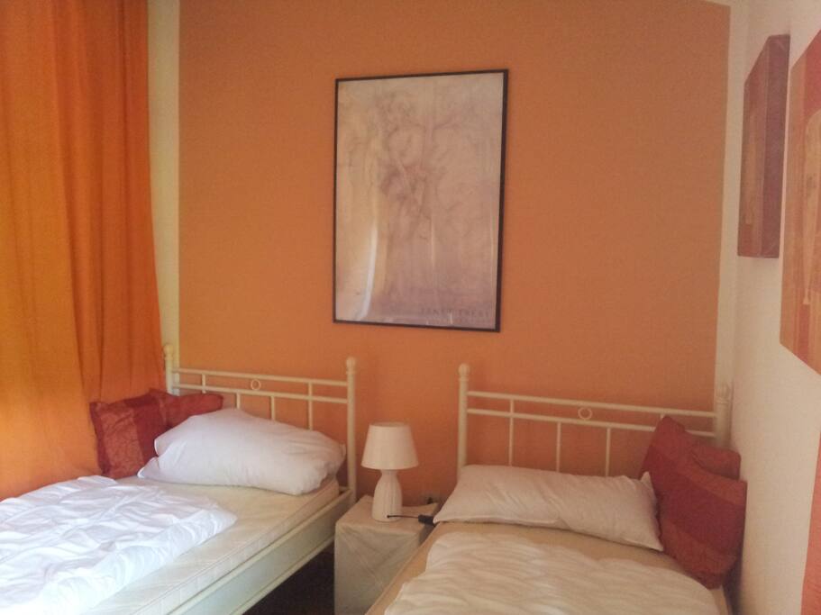 Schlafzimmer 2