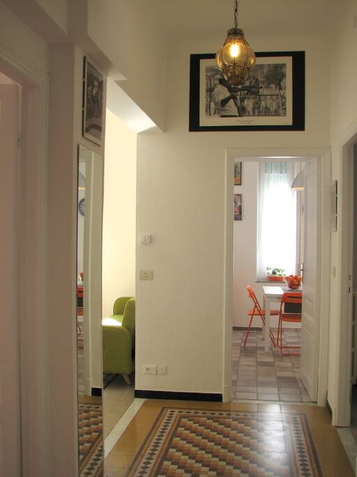 L'INGRESSO - THE ENTRANCE