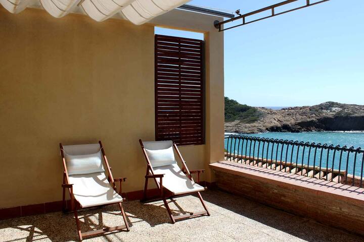 Sa Tuna. A 2 minute walk to beach gallery image 3