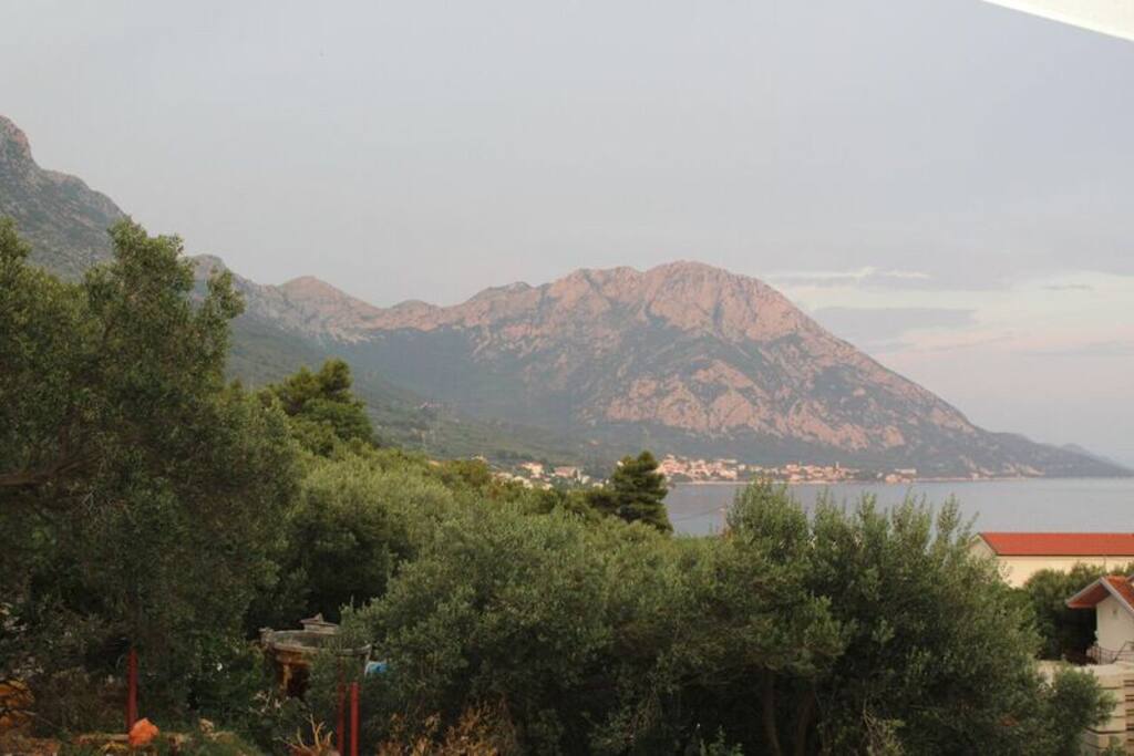 Biakovo Gebirge über Gradac
