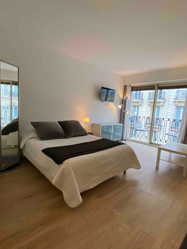 ChampsÉlysées, Paris Holiday Rentals & Homes Paris, France Airbnb