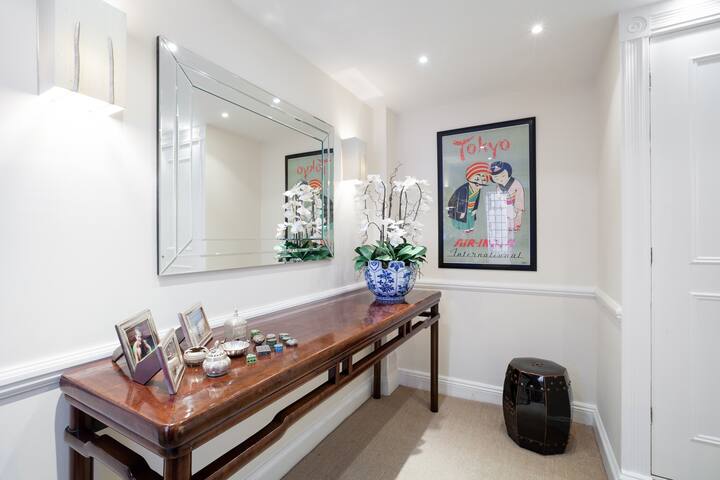 South Ken Lovely 3 Bed Flat on Garden Square gallery image 4
