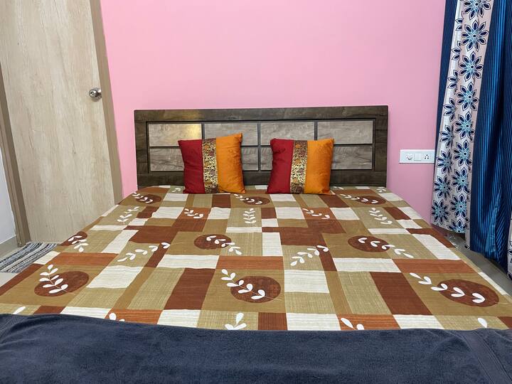 Lovely Bed with comfortable Mattress & Pillows. 