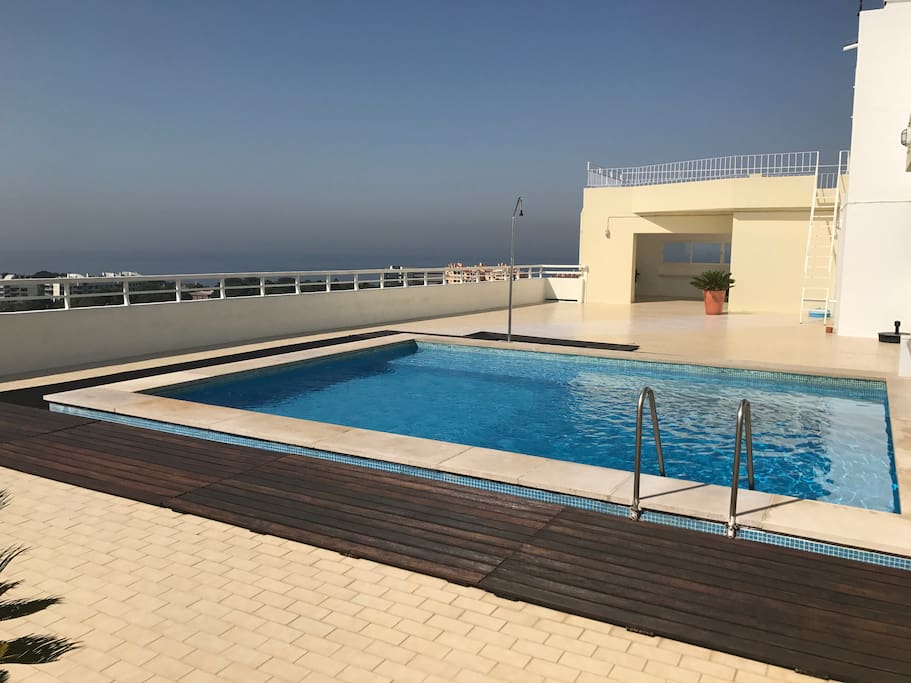 Piscina no topo do edifício