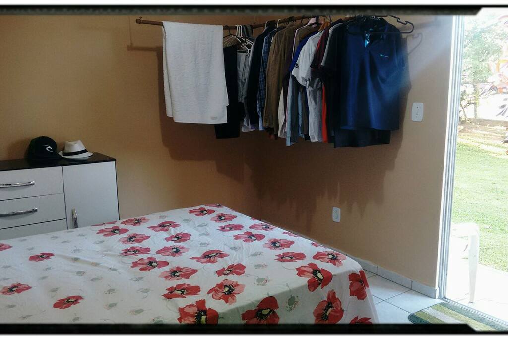 Quarto com vista para a lagoa.