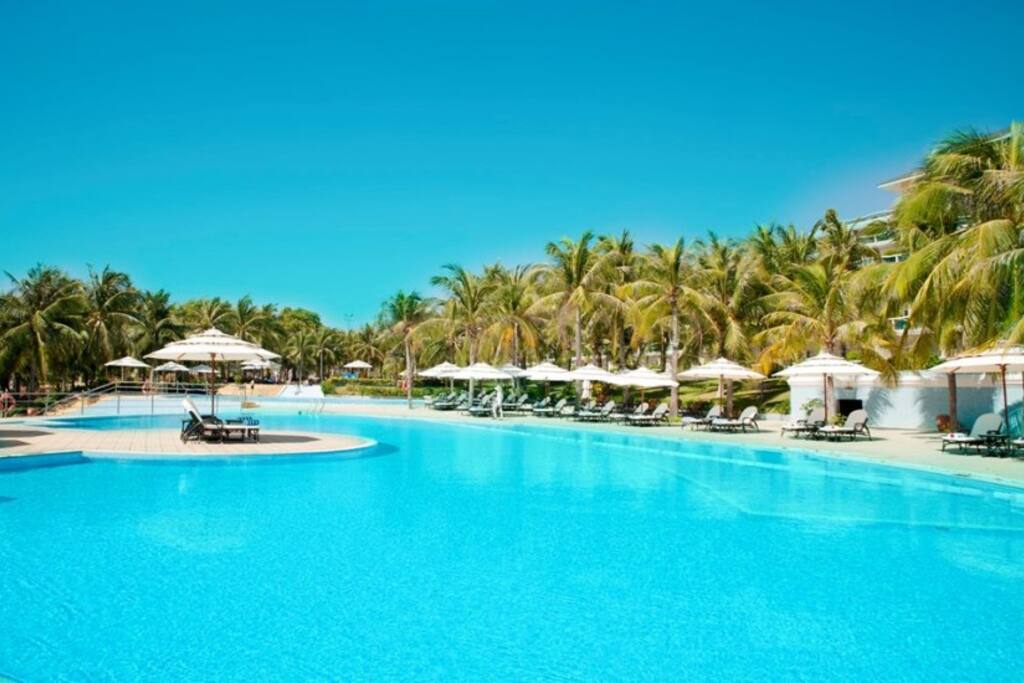 Sealinks swimming pool (around $5/pax/turn)
