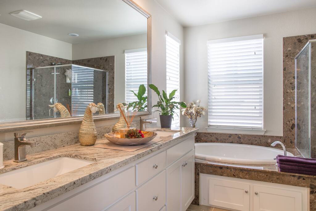 Master bedroom bathroom