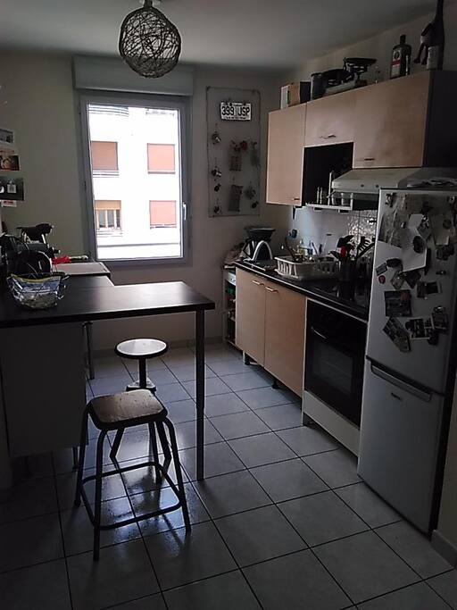 cuisine/bar ouverte sur salon
