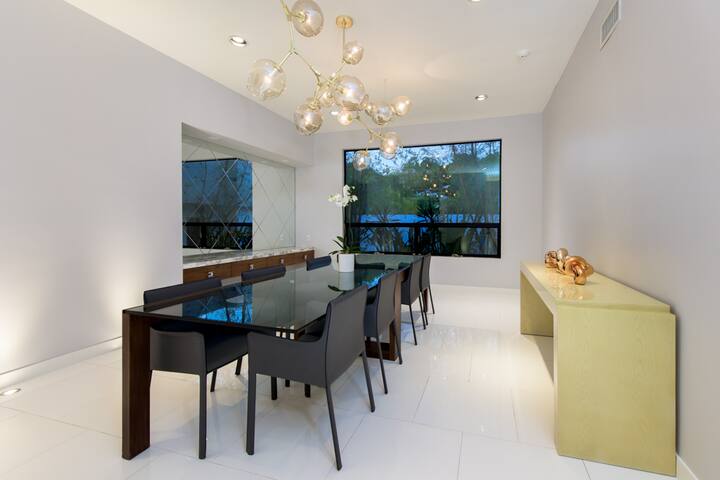 Los Angeles Modern Estate- Tennis Court & Pool gallery image 4