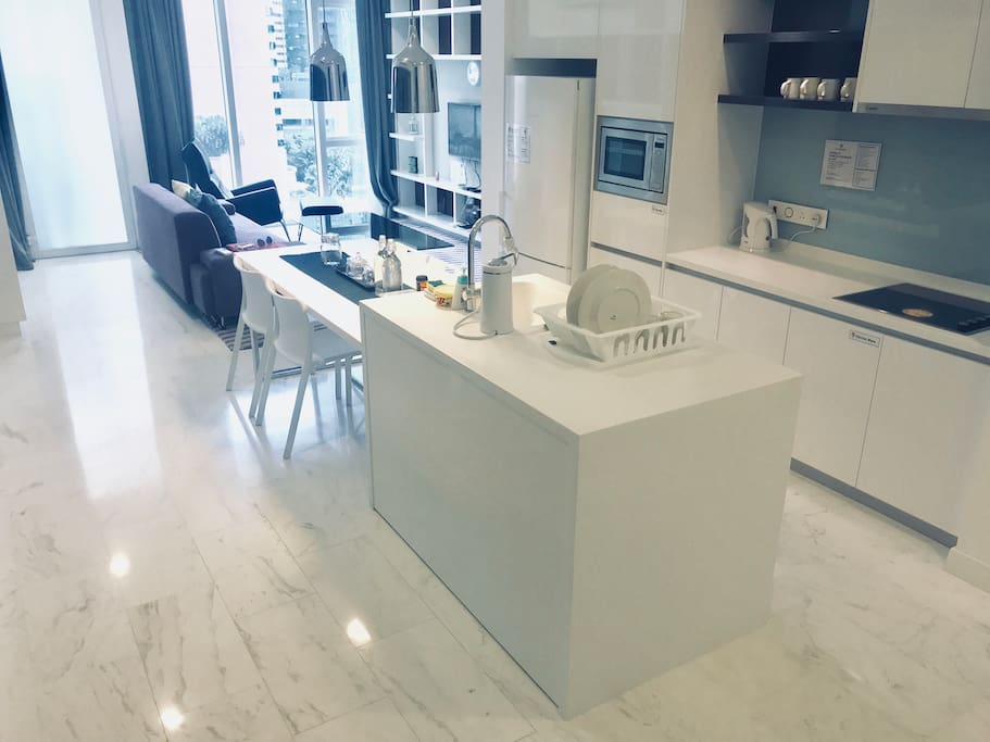 Spacious 1100 sqft 2BR suites - Accommodate 5-6 pax