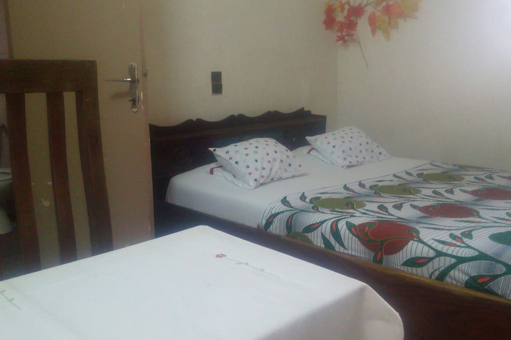 CENTRE VIGNITO HÉBERGEMENT - Bed and breakfasts à louer à Cotonou, Littoral Department, Bénin Airbnb Chambre privée à Cotonou (Bénin). Chambres ventilées et confortables, bon petit quartier très vivant autour du STADE DE L'AMITIÉ et très calme à la maison.; il y a quelqu'un pour...... CENTRE VIGNITO HÉBERGEMENT - Bed and breakfasts à louer à Cotonou, Littoral Department, Bénin