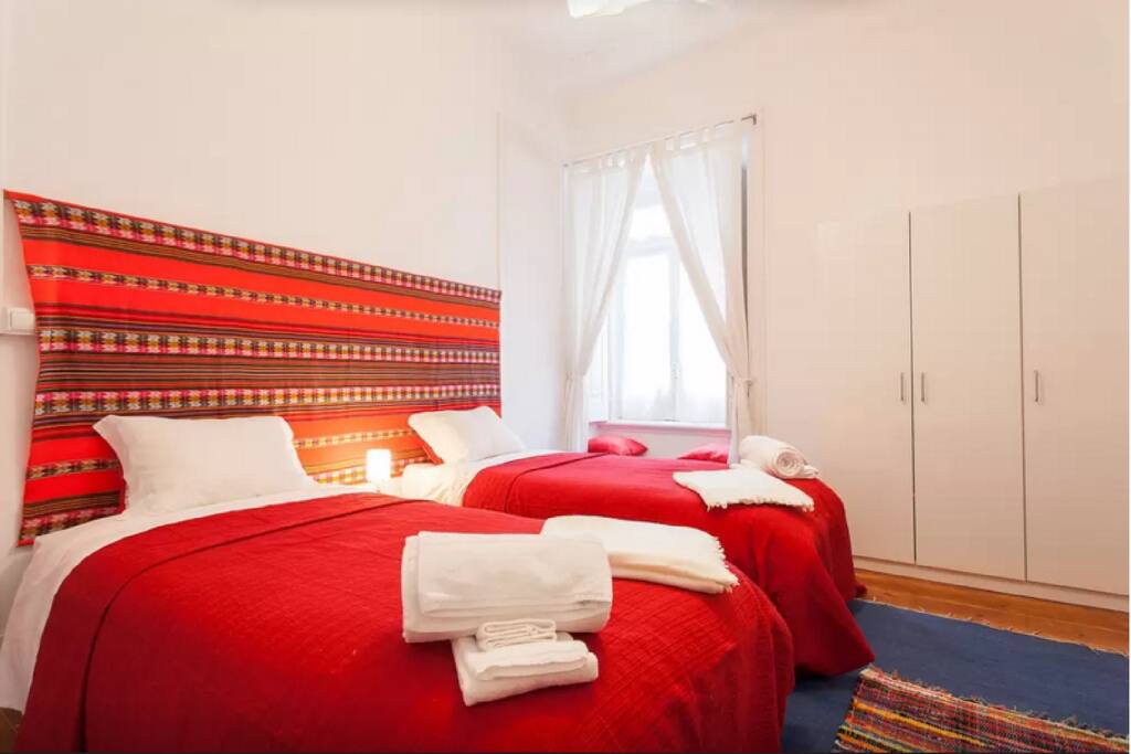 Room 1 (2 single beds) - Apartment 1