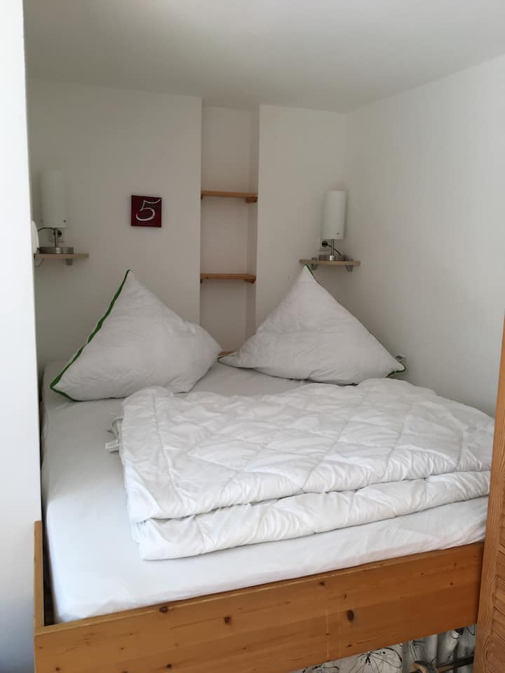 Ტკბილი სიზმრები ორადგილიან საწოლში (160/200 მ)