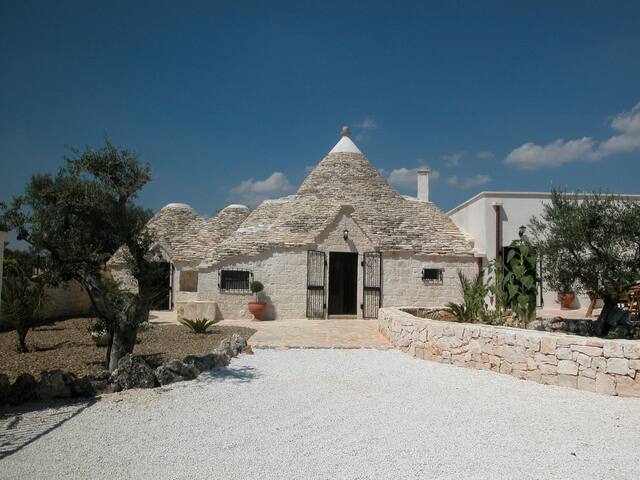 Trullo Noci piscina uso esclusivo gallery image 5