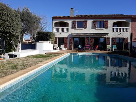 4 bedrooms, swimming pool 8 minutes from the sea