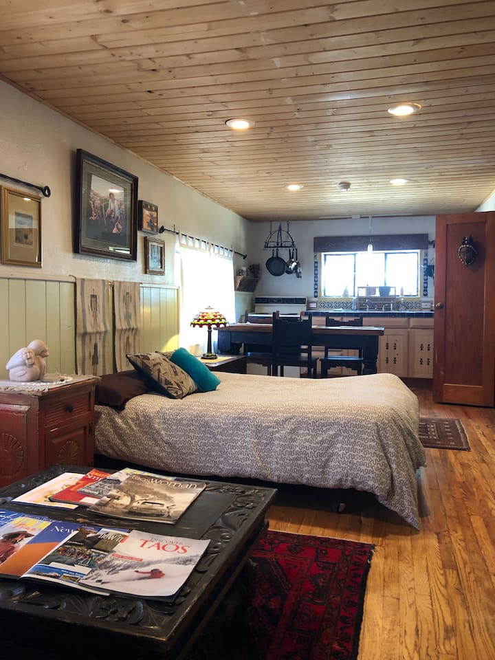 Cozy Adobe Home Near Historic Taos Plaza ☀️ Guest suites for Rent in