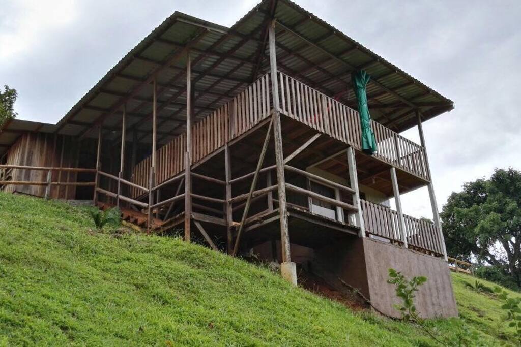 Ubicada muy cerca del bosque donde puede disfrutar de la hermosa naturaleza.