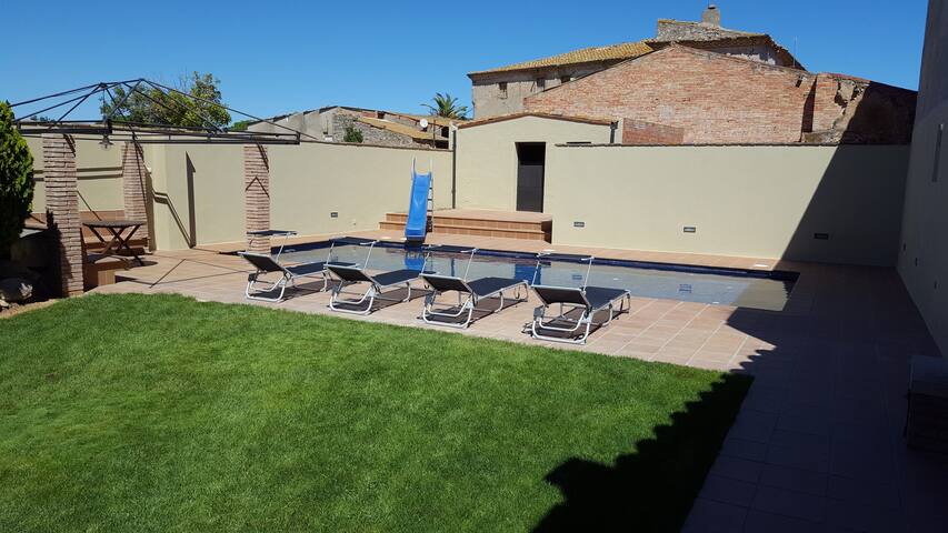 CalFerrerNou. House of high standing-Pool-Garden gallery image 5