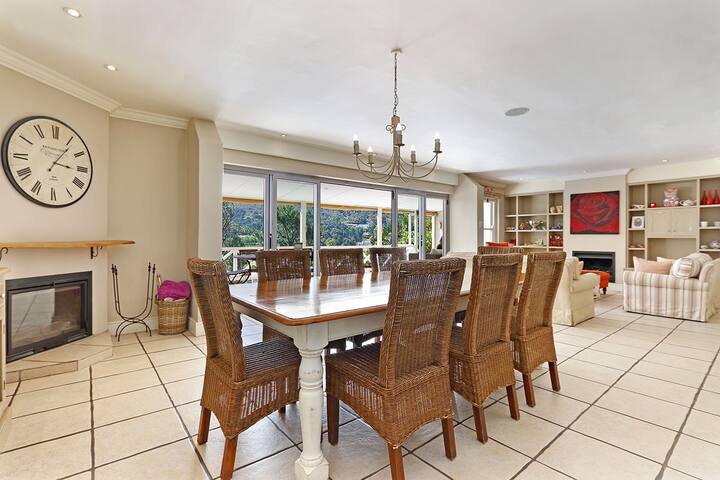 MOUNTAIN VIEWS IN SEASIDE VILLAGE OF HOUT BAY gallery image 5