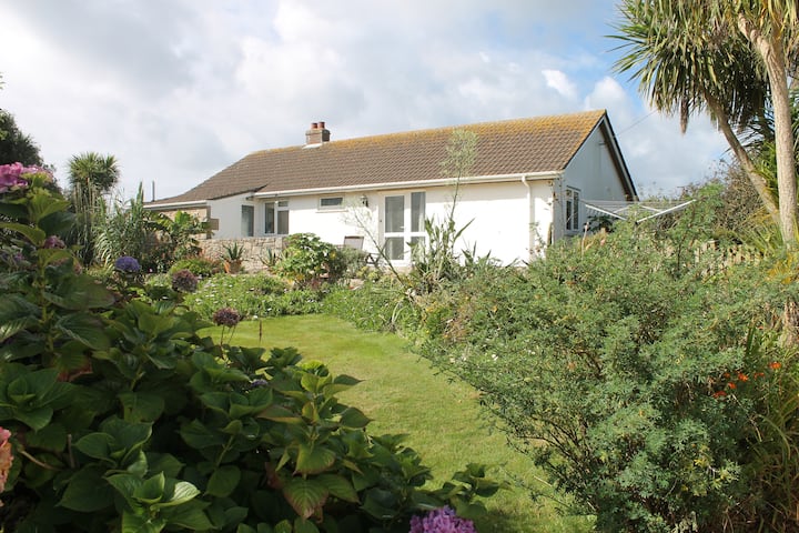Rural With Sea Views, Large Garden, Sleeps 6 - Cornualha