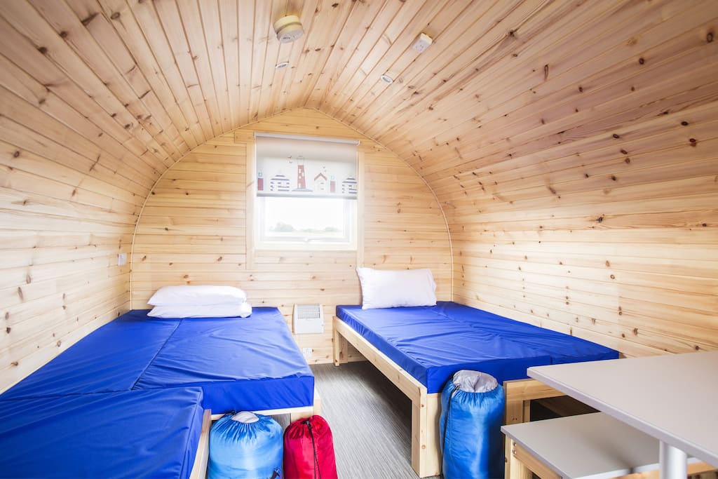 2 x double beds and 1 x single
